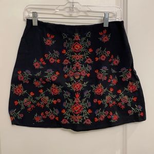 Zara embroidered Skirt Size S